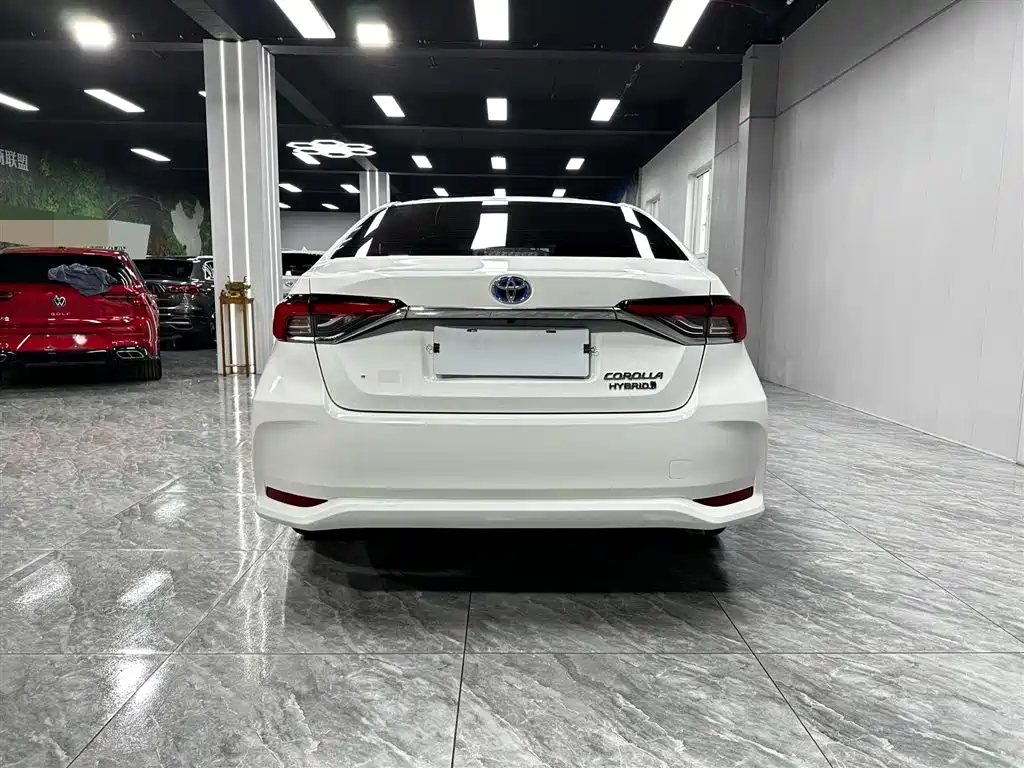 Toyota Corolla 2021 Hybrid 1.8L E-CVT Elite Edition фото 5
