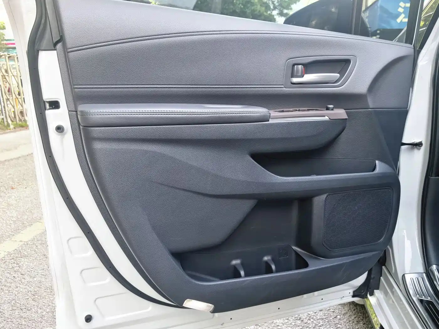 Toyota Sienna 2023 2.5L Hybrid Luxury Welfare Edition фото 20
