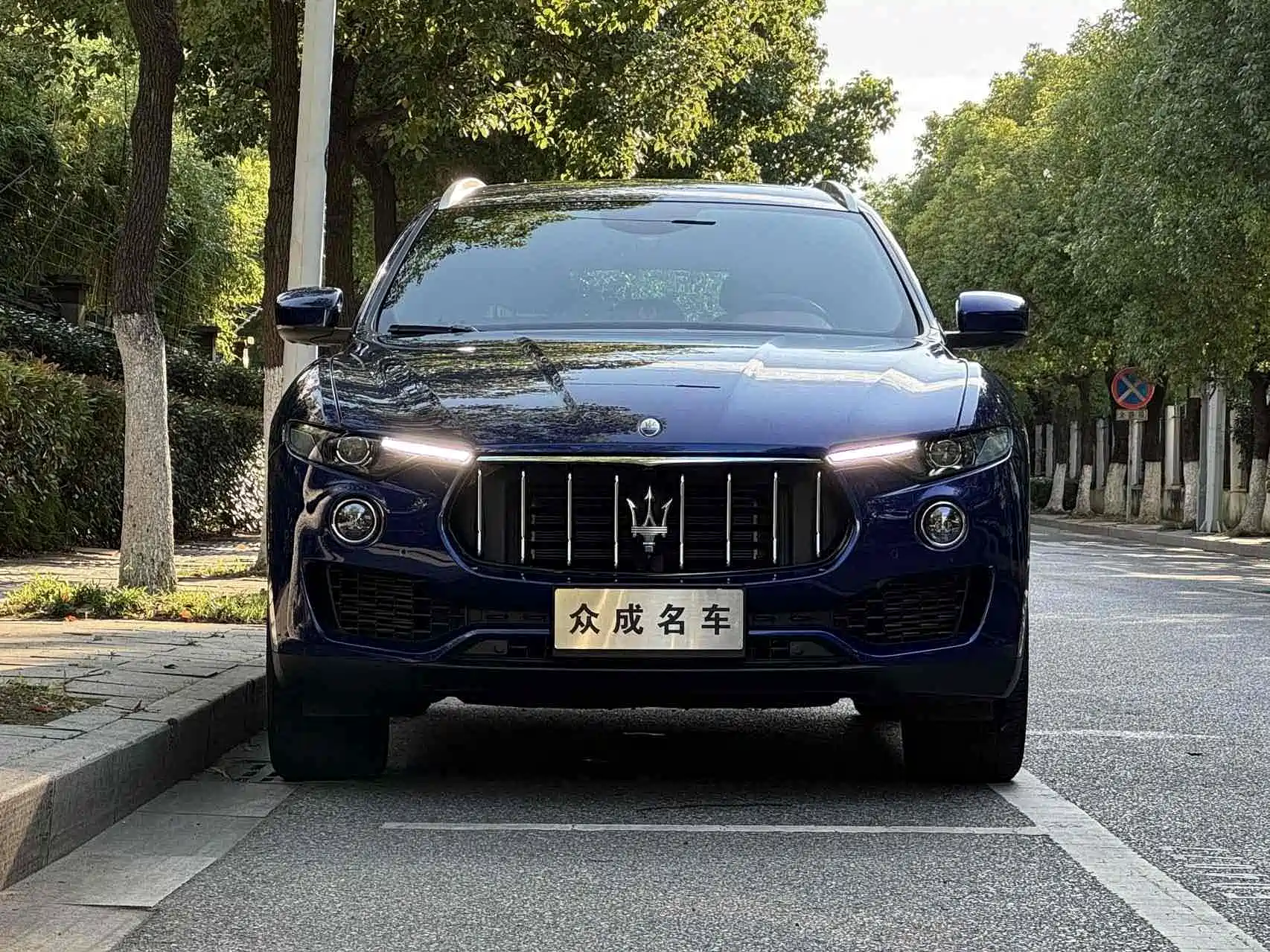 Photo 2 - Maserati Levante