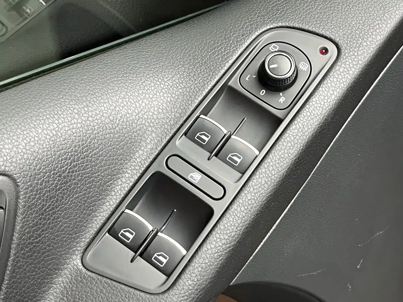 Volkswagen Tiguan 2015 1.8TSI Automatic 2WD Highline фото 10