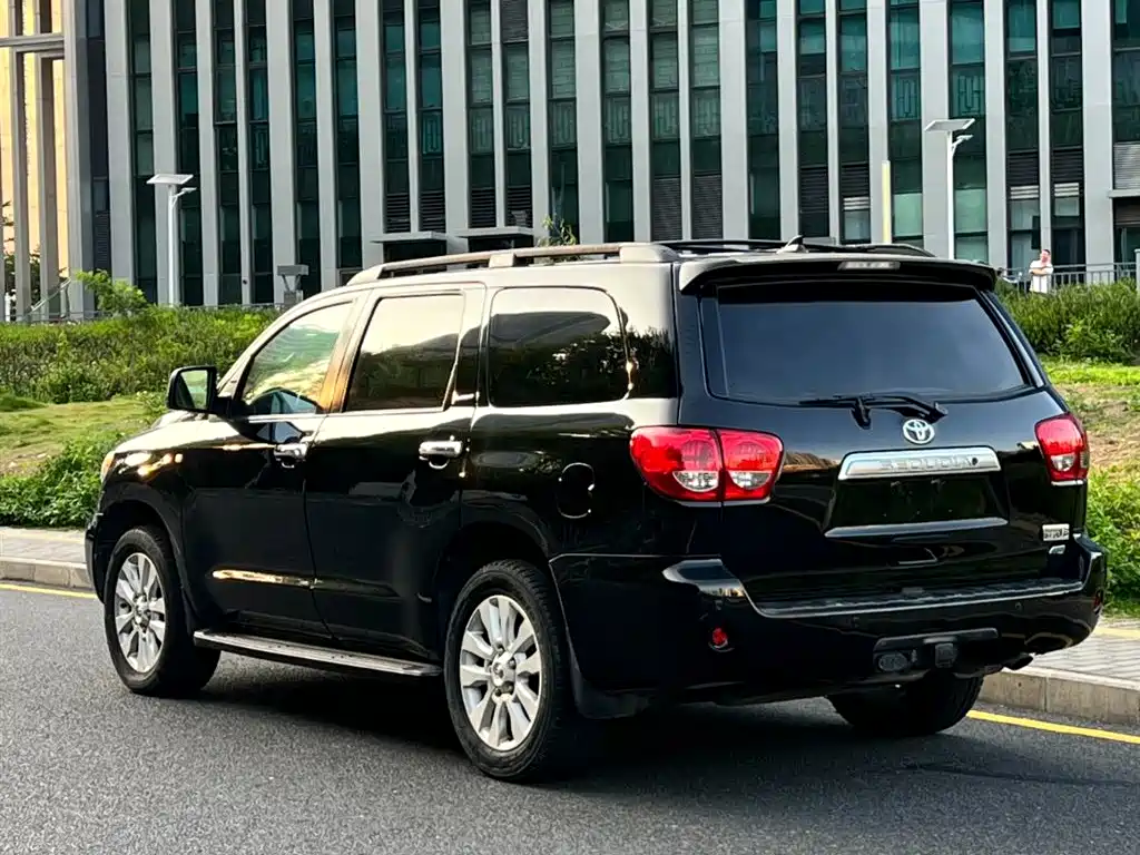 Toyota Sequoia 2010 5.7 Platinum Edition фото 15