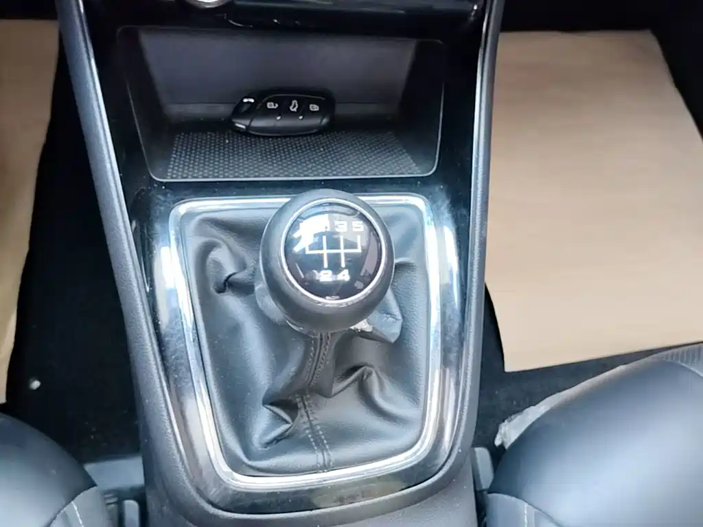 Фото 14 - Roewe i5