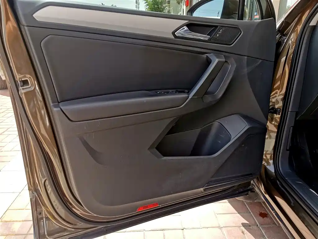 Volkswagen Tiguan L 2017 330TSI Automatic 2WD Trend Edition фото 6