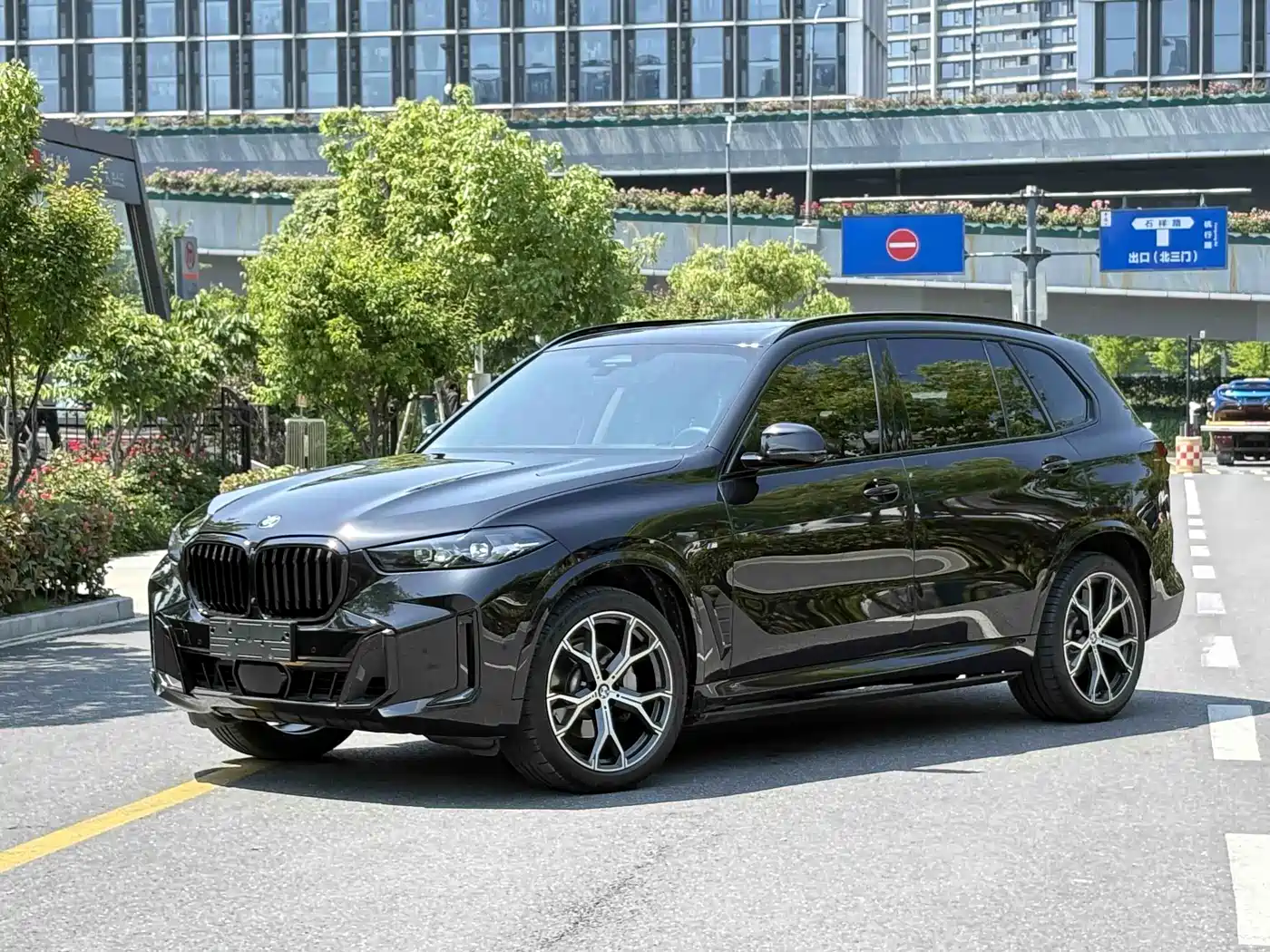 BMW X5 2023 xDrive 30Li Premium M Sport Black Night Package