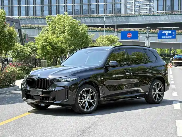 BMW X5 2023 xDrive 30Li Premium M Sport Black Night Package