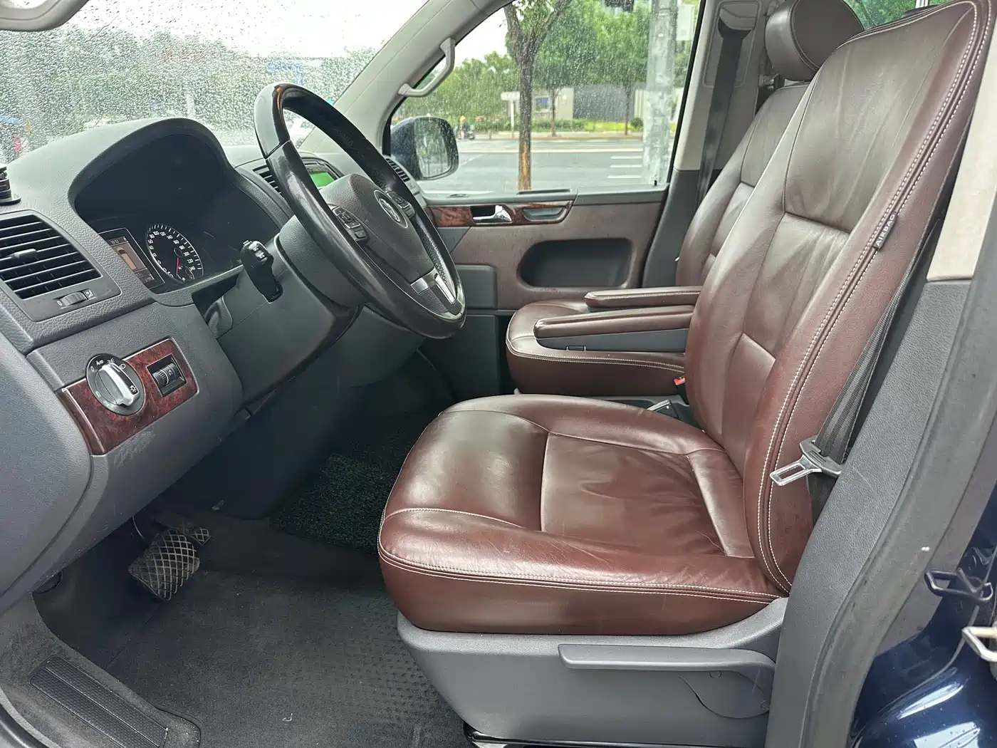 Volkswagen Multivan 2012 2.0TSI 2WD Luxury Edition фото 5