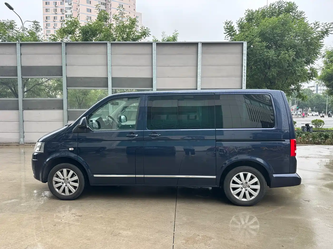 Volkswagen Multivan 2012 2.0TSI 2WD Luxury Edition фото 16