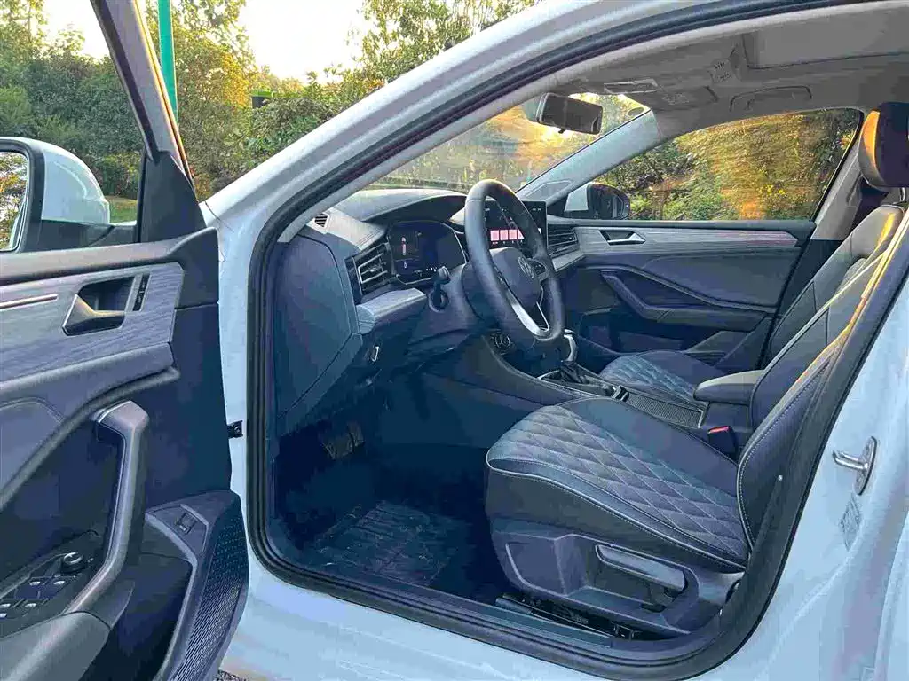 Volkswagen Sagitar 2023 300TSI DSG Surpassing Edition фото 6