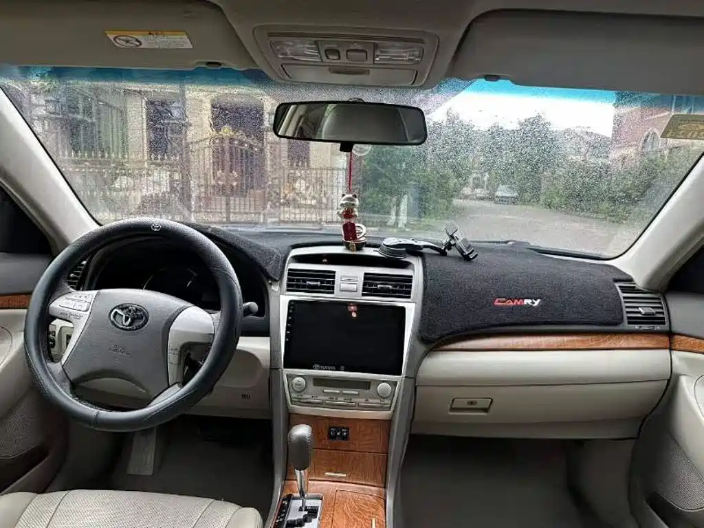 Фото 9 - Toyota Camry