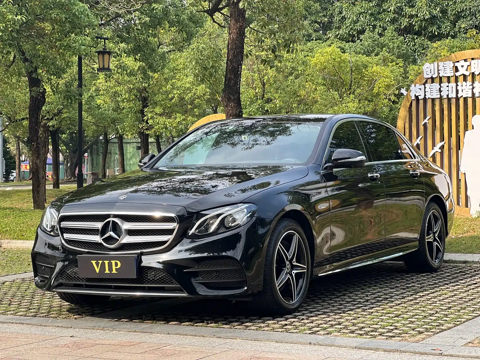 Фото 1 - Mercedes-Benz E-Class