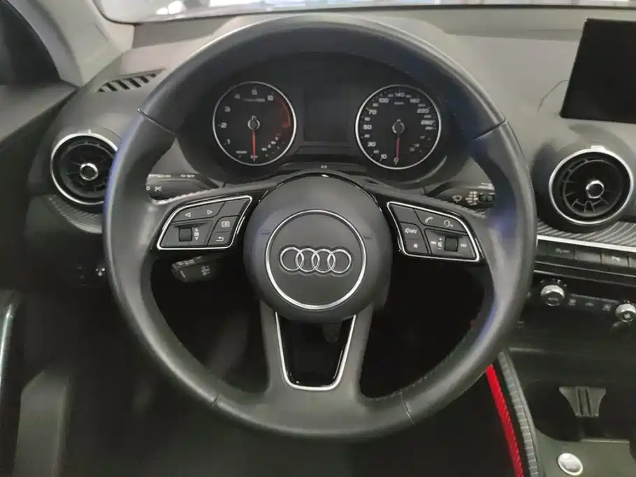 Фото 15 - Audi Q2L