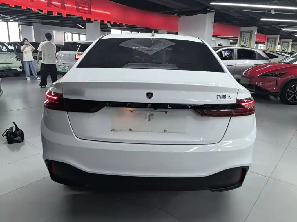 Фото 6 - Geely Geometry A