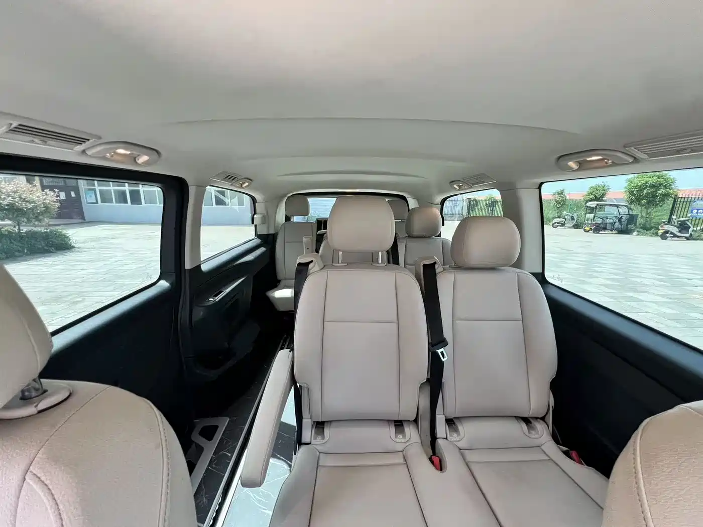 Mercedes-Benz Vito 2023 2.0T Elite 9-Seater фото 8