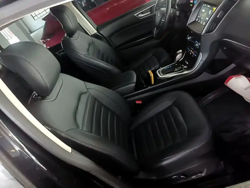 Фото 25 - Ford Edge