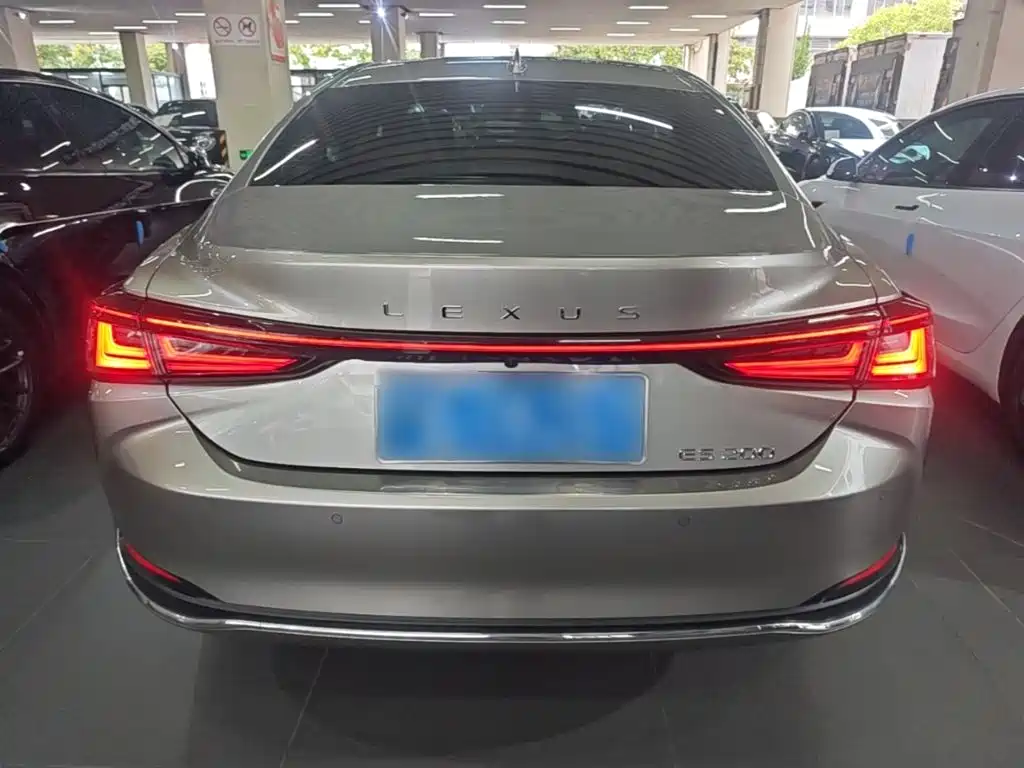 Lexus ES 2026 2025 200 Ultimate Edition