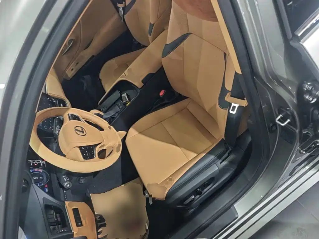 Lexus ES 2026 2025 200 Ultimate Edition