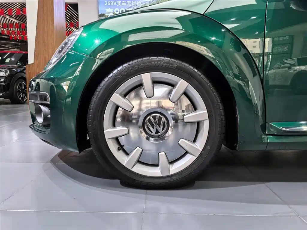 Volkswagen Beetle 2017 180TSI Emerald Classic Edition фото 21