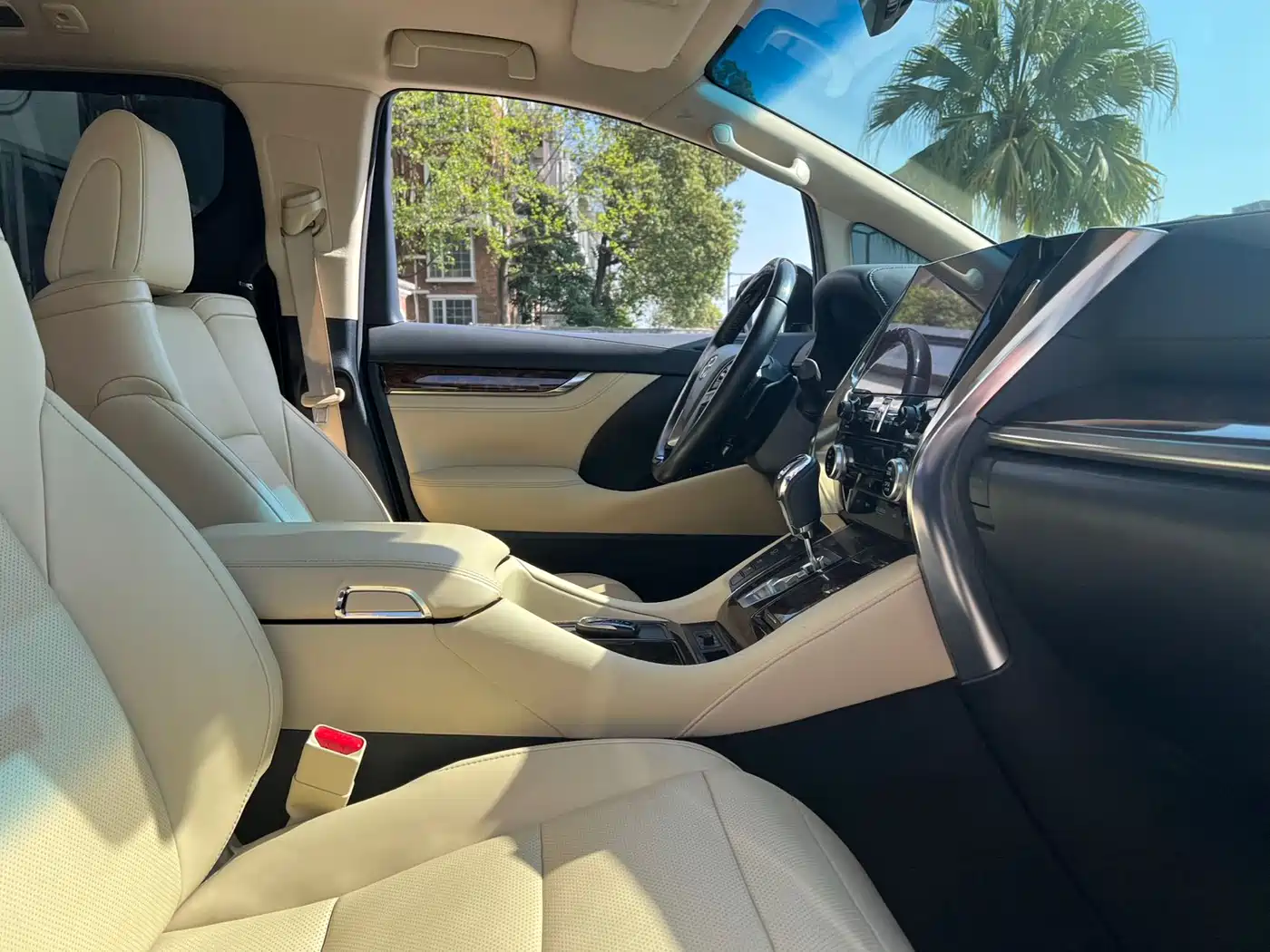 Toyota Alphard 2021 Hybrid 2.5L Luxury фото 11