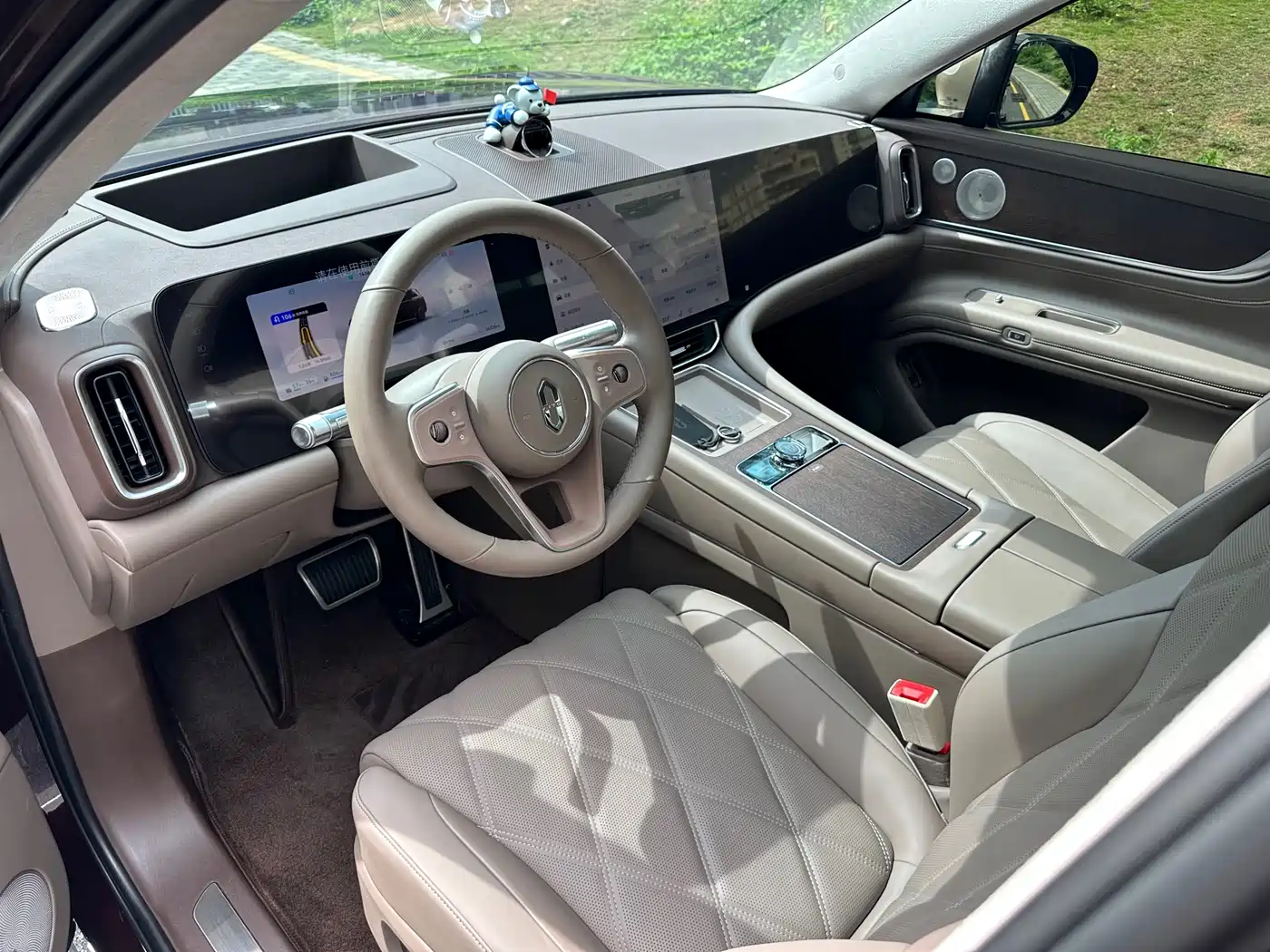 AITO Wenjie AITO M9 2025 Extended Range Max 52kWh 6-Seater фото 9
