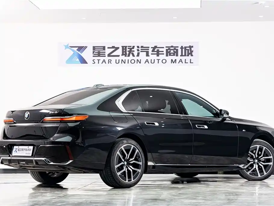 BMW 7 Series 2023 Model 735Li M Sport Package фото 6