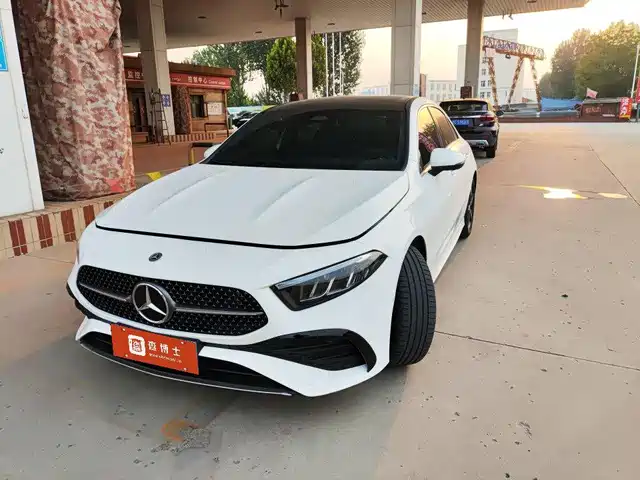 Mercedes-Benz A-Class 2024 Facelift A 200 L Fashion — фото 1