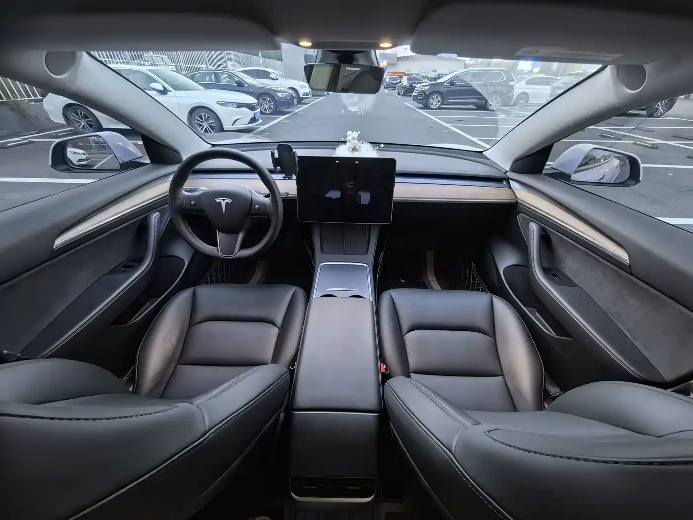 Фото 10 - Tesla Model 3
