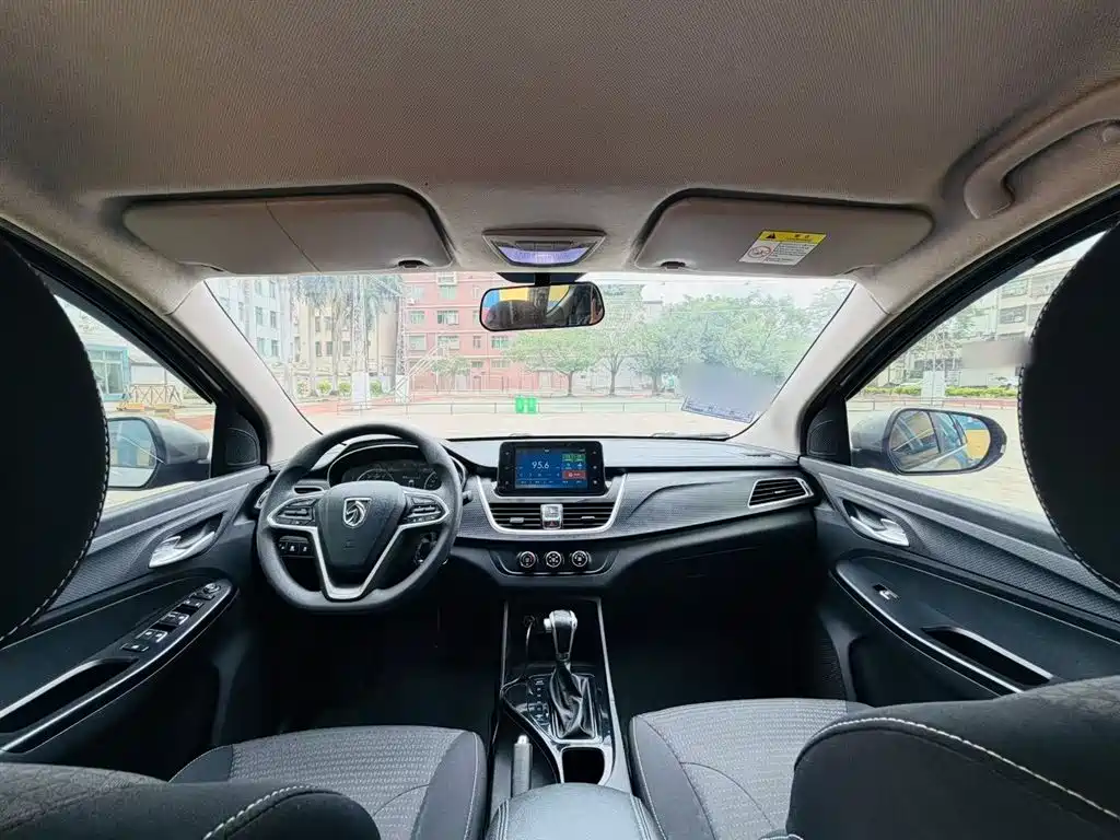 Baojun 730 2020 2019 1.5T CVT Fashion Edition 7-Seater China VI