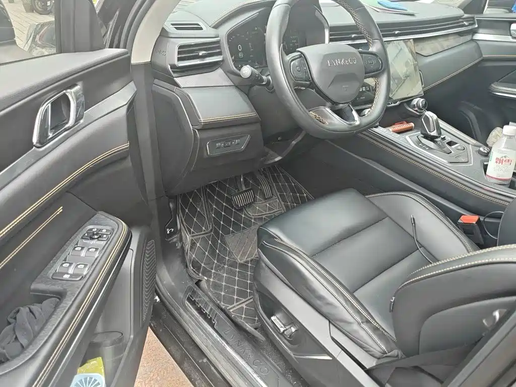 Photo 17 - Lynk & Co 01