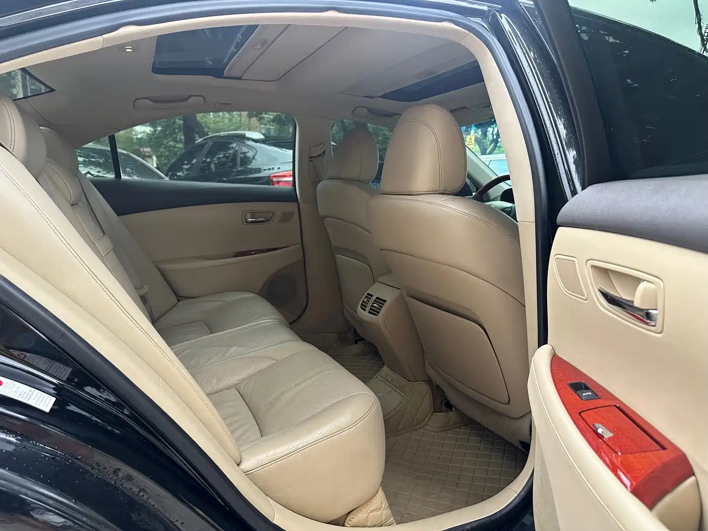 Фото 8 - Lexus ES