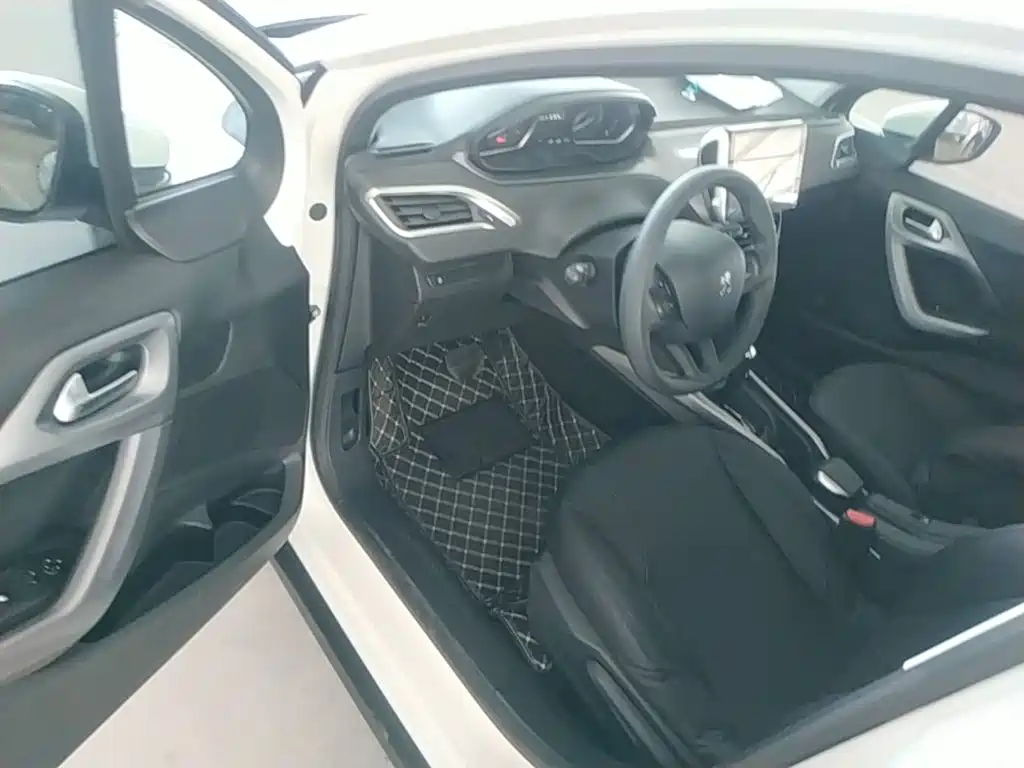 Peugeot 2008 2014 2014 1.6L Automatic Fashion Edition