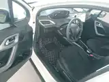 Photo 16 - Peugeot 2008