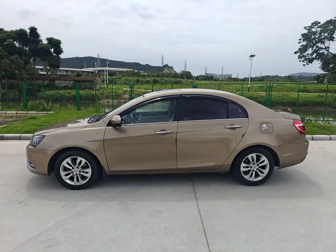 Geely Emgrand 2015 2015 Sedan 1.5L Manual Upward Edition