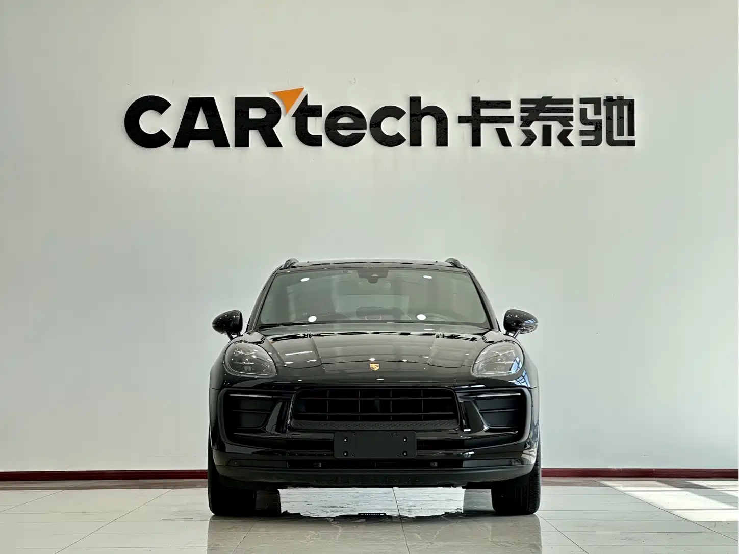 Photo 2 - Porsche Macan