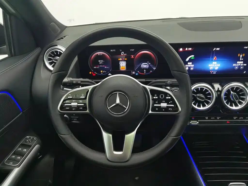 Mercedes-Benz GLA, миниатюра 11