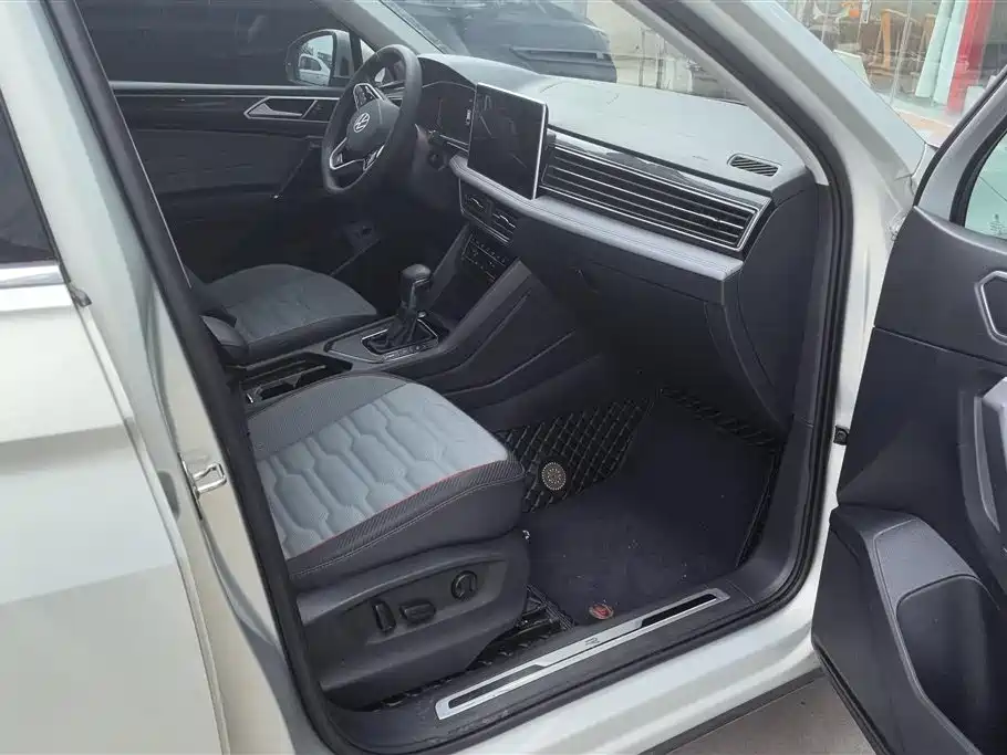 Volkswagen Tiguan L 2022 330TSI Auto 2WD R-Line Premium Edition фото 8