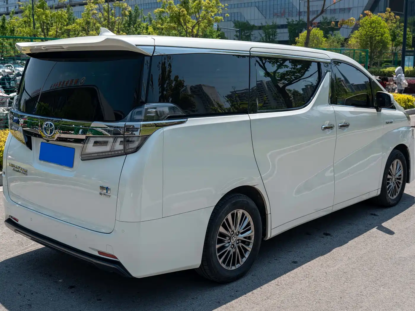 Toyota Vellfire 2020 Twin Engine 2.5L HV Premium Edition фото 6