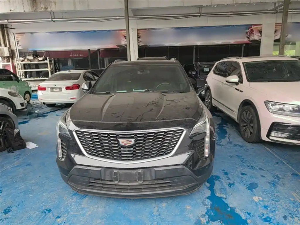 CADILLAC XT4