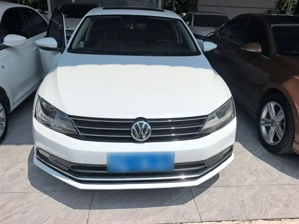Volkswagen Sagitar 2017 230TSI Automatic Comfort фото 3