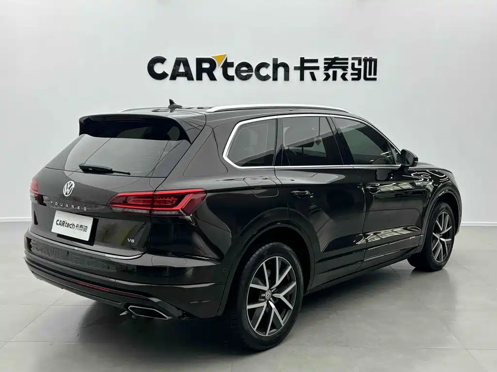 Фото 3 - Volkswagen Touareg