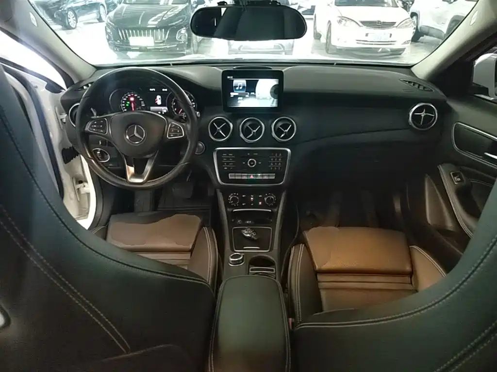 Mercedes-Benz GLA 2017 GLA 200 Fashion фото 10