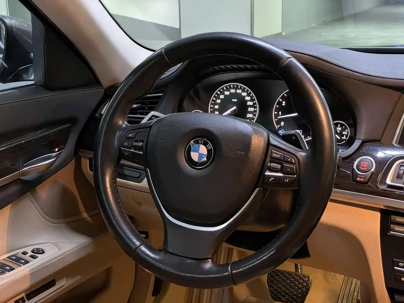 BMW 7 Series 2013 Model 740Li Leading фото 17
