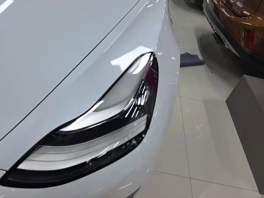 Фото 5 - Tesla Model 3