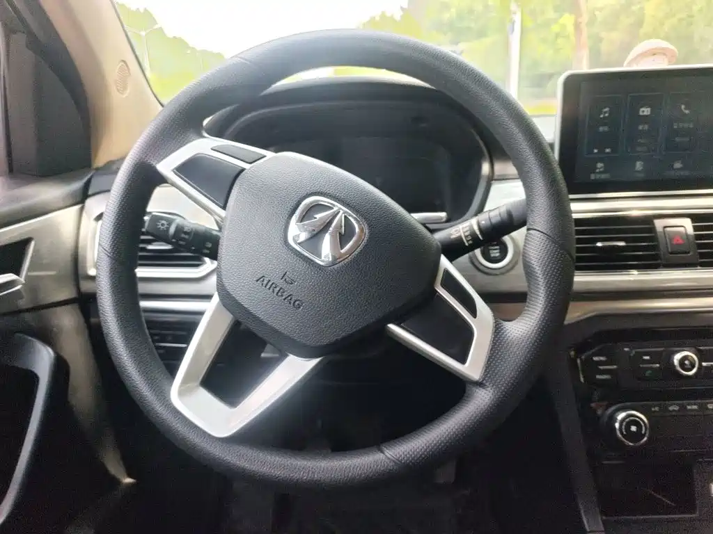 BAIC Weiwang M50F 2018 2017 1.3T Standard