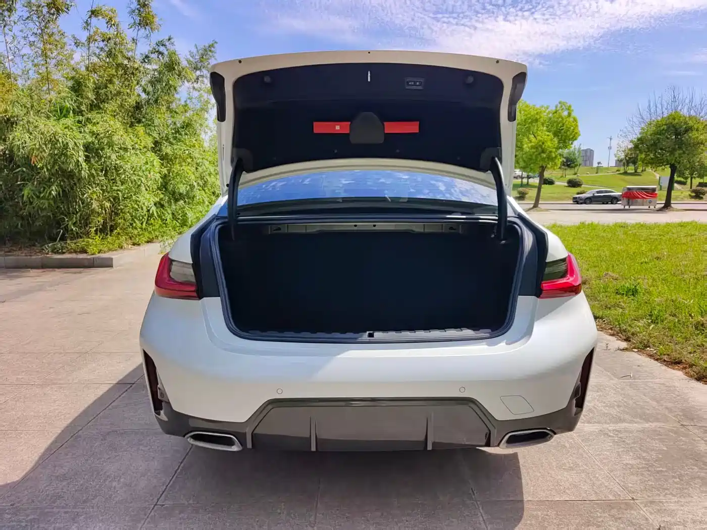 BMW 3 Series 2024 325Li M Sport Package фото 17