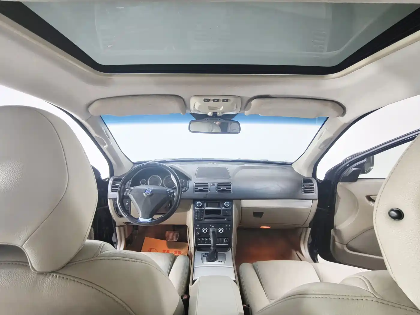 Фото 10 - Volvo XC90
