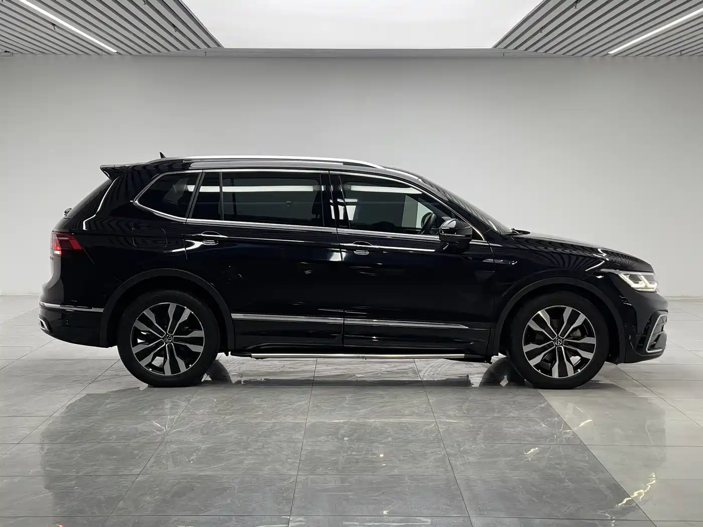 Volkswagen Tiguan L 2023 330TSI Auto 2WD R-Line Flagship Edition фото 8