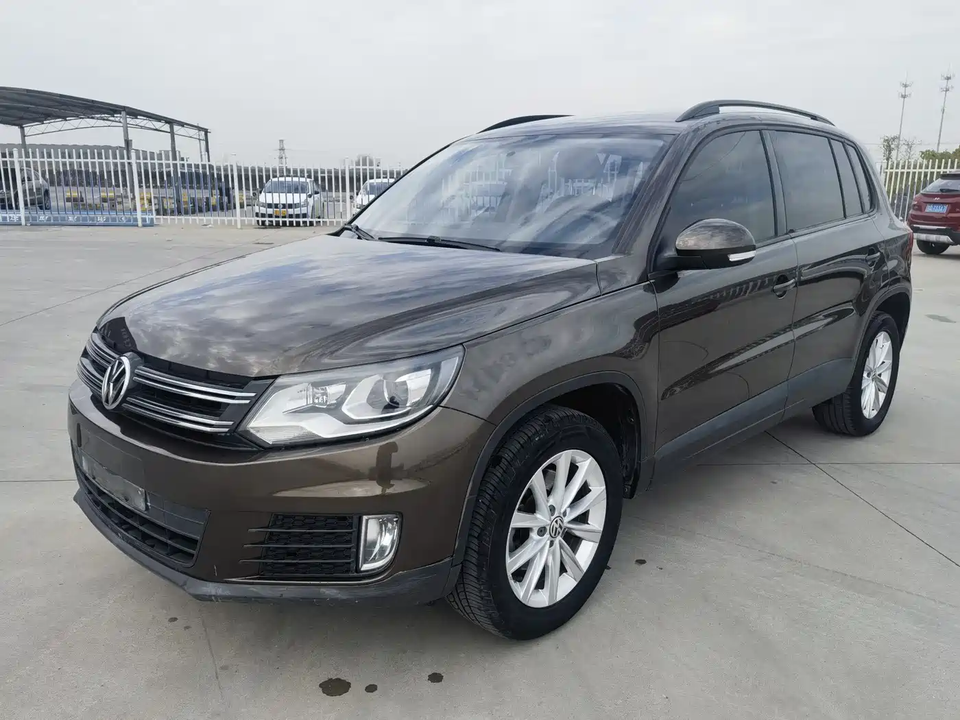 VOLKSWAGEN TIGUAN