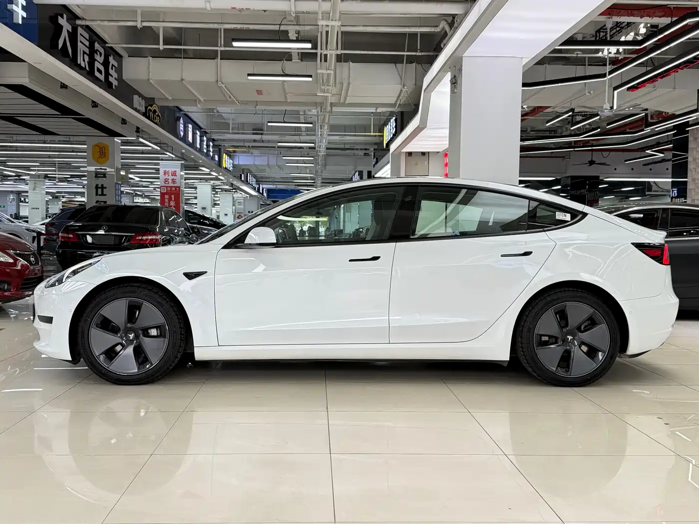 TESLA MODEL 3