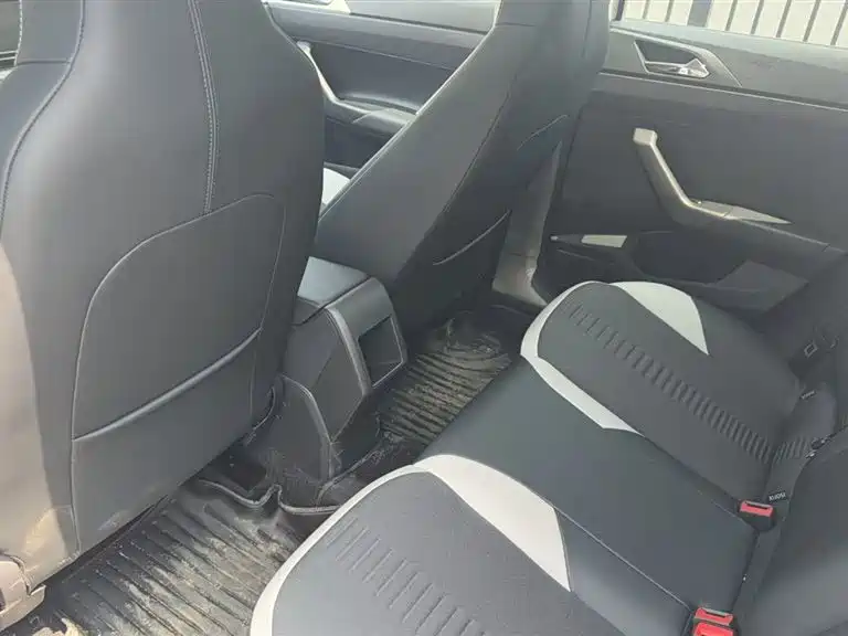 Volkswagen Polo 2019 Plus 1.5L Automatic Colorful Tech Edition фото 3