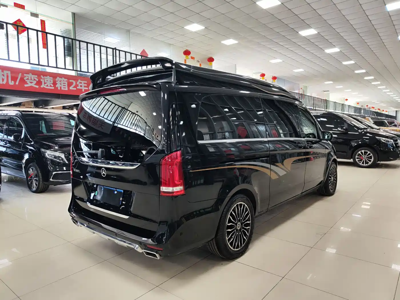 Mercedes-Benz V-Class 2018 V 260 L Premium Long Wheelbase Edition China VI фото 38